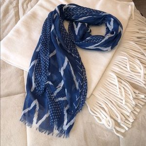 ❄️Blue Zig Zag pattern sheer scarf